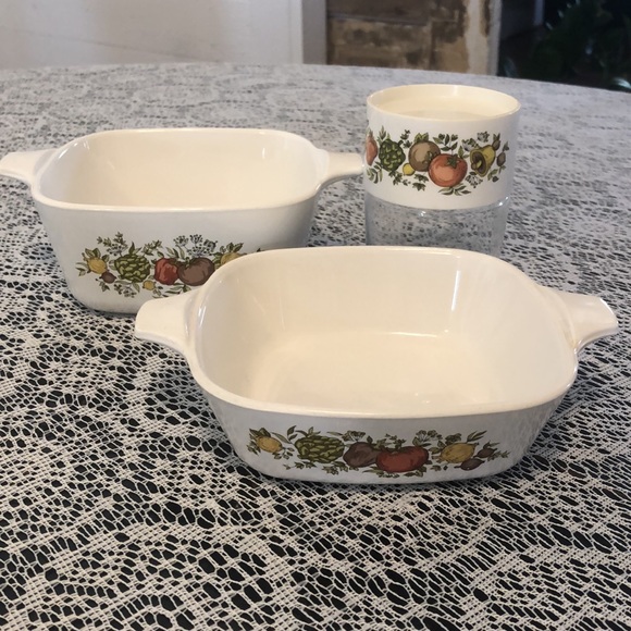 Lot of 3 "Spice of Life" Casserole Dishes and Pyrex Glass Container - Picture 4 of 10